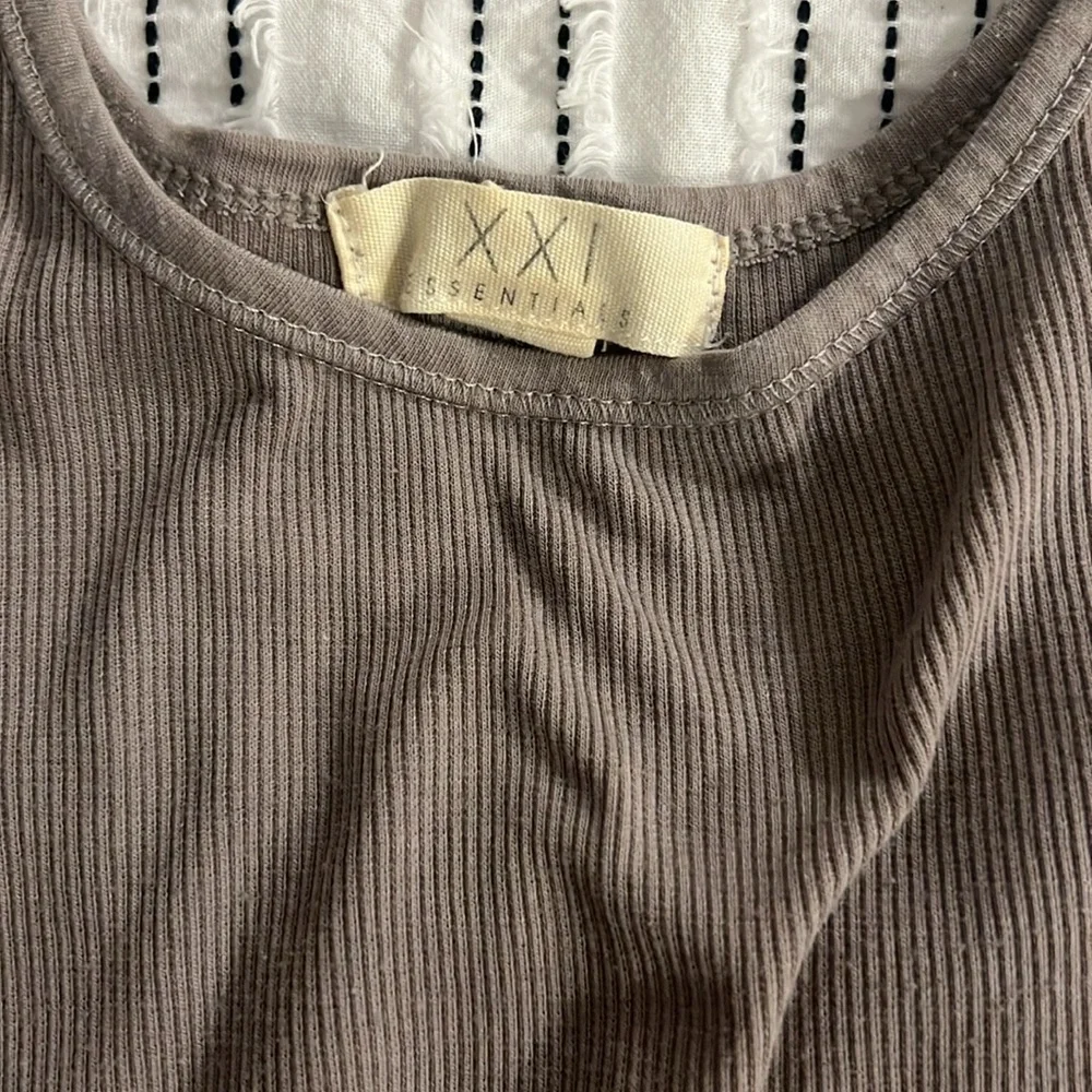 Grey F21 Women's Ribbed Tank Top - Picture 2 of 2